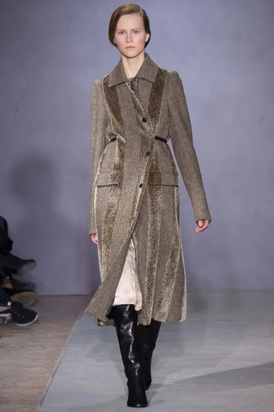 Look 28